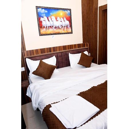 Tirupati Balaji Inn Bageshwar Dham Basari Экстерьер фото