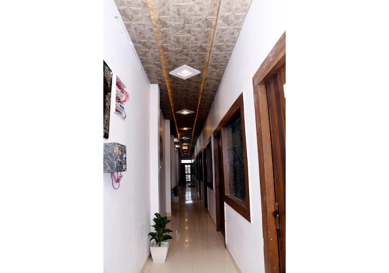 Tirupati Balaji Inn Bageshwar Dham Basari Экстерьер фото